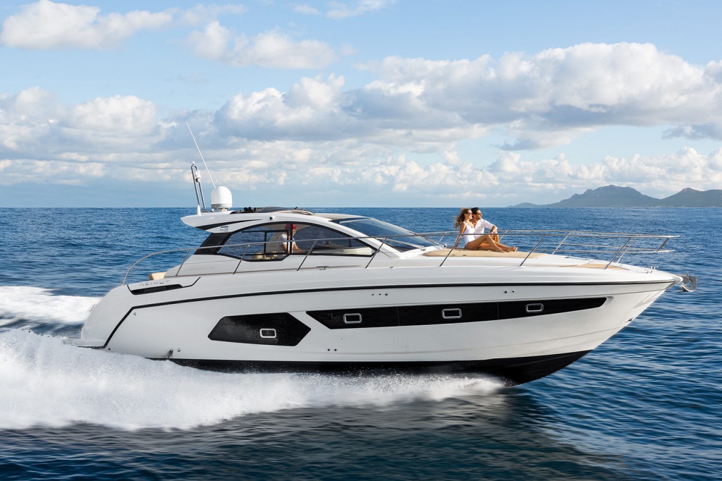 Yacht Azimut 43 for hire in Cyprus in Limassol